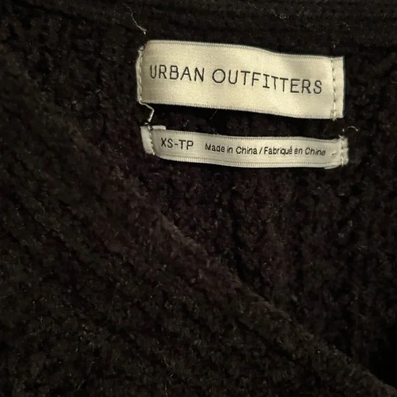 Urban Outfitters Black Cropped Button Sweater Cardigan Textured Long Sleeve XS - Picture 9 of 12
